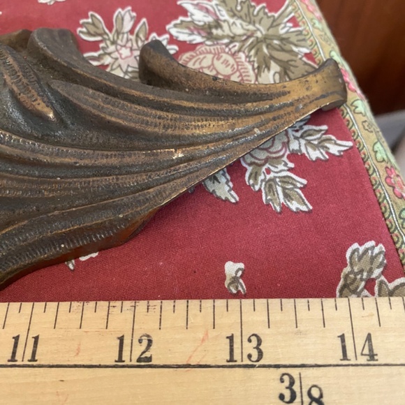 French Provincial Brass Feathered Base - Picture 10 of 11